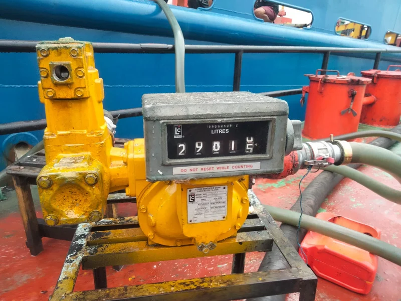Alat pengukur volume pada kegiatan pengisian bahan bakar
