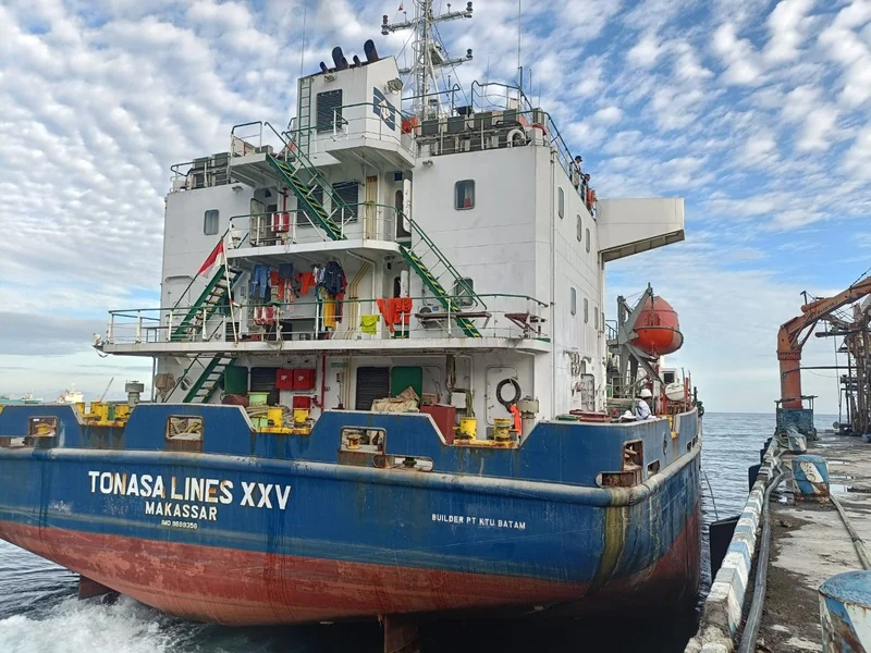 Dokumentasi kapal Tonasa Lines XXV dalam company profile RBI
